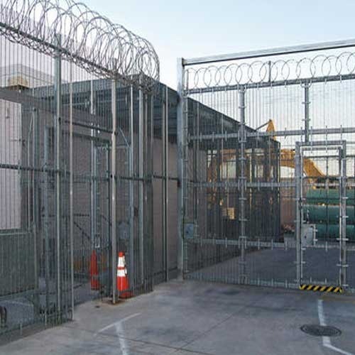 поставки защитных ограждений